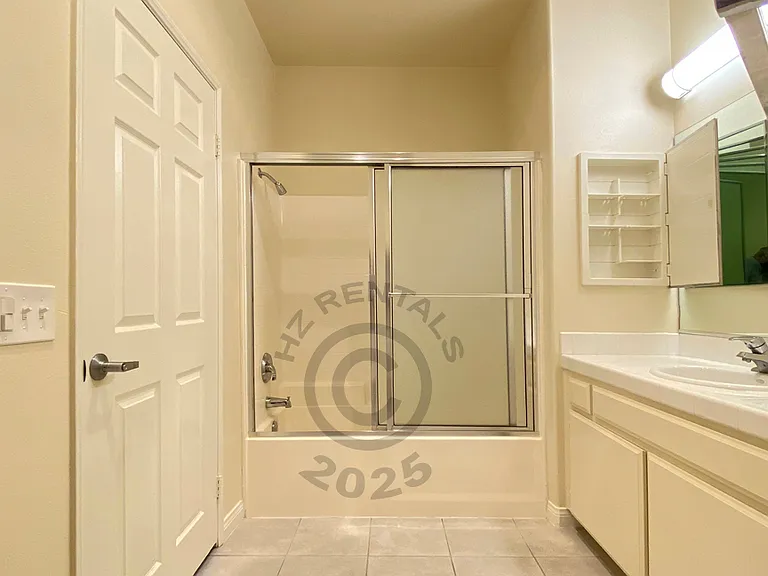 12140 Moorpark St #104 — Photo 6
