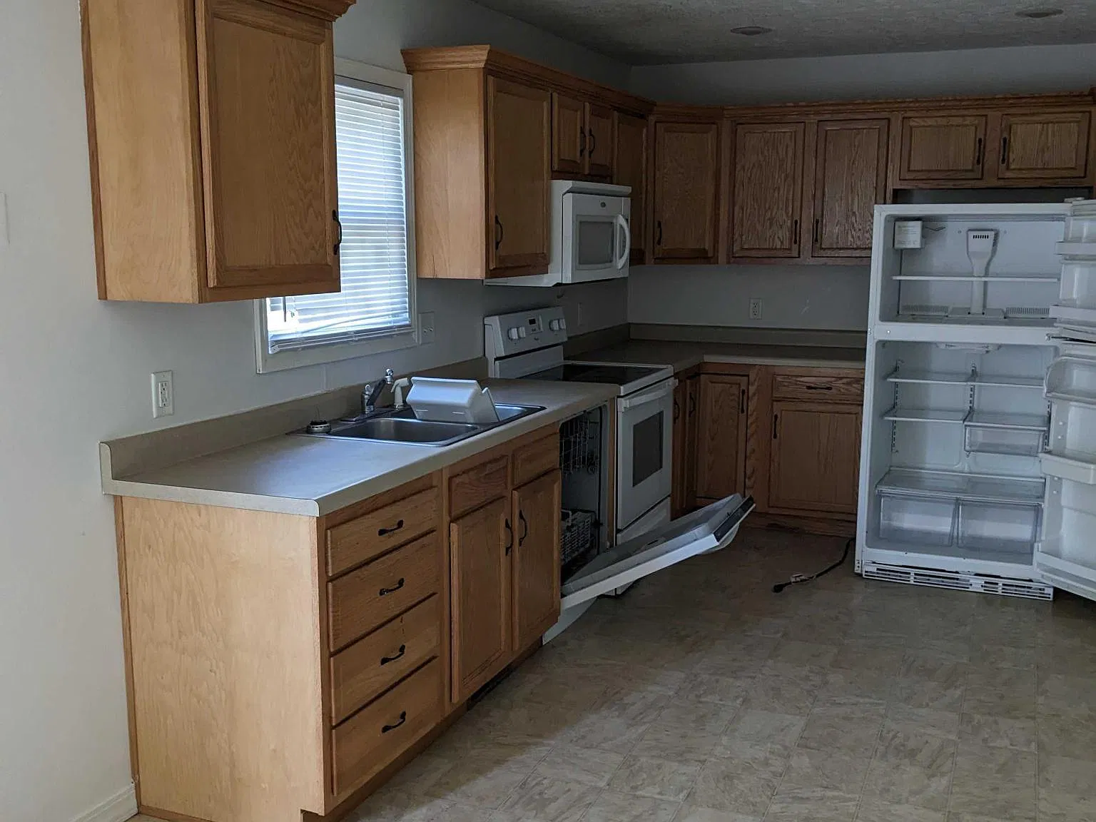 3 bed, 2.5 bath, 1200 sqft, $1,000 — Photo 1
