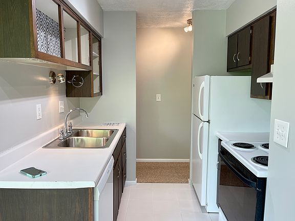 2nd image of 2745 Observatory Ave #11