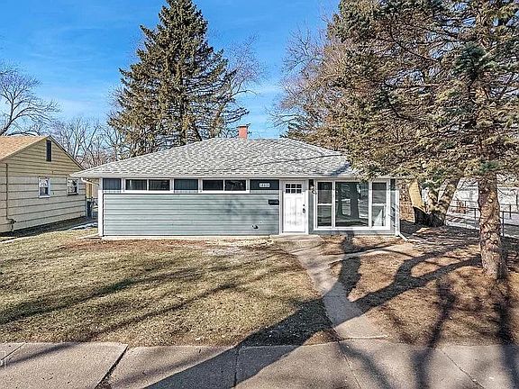 4th image of 14614 Woodlawn Ave