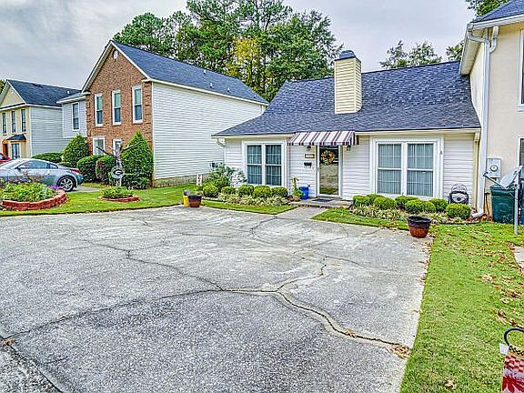 2nd image of 183 Hammond Place Cir