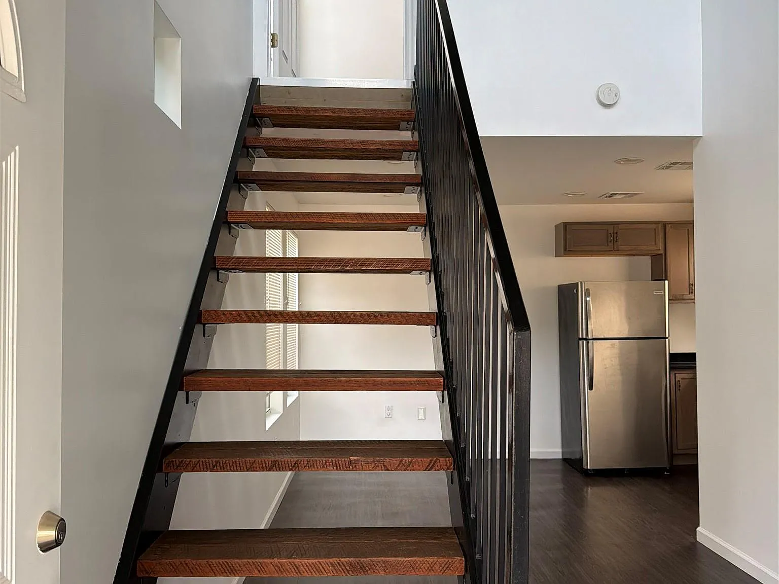 2 bed, 1.5 bath, 800 sqft, $1,450 — Photo 2