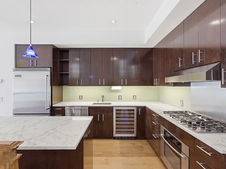 135 W 4th St #3W — Photo 10