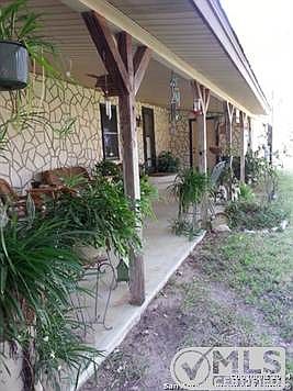 3rd image of 124 Oak Hollow Dr