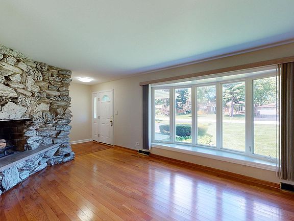 4th image of 1421 S Greenview Ct