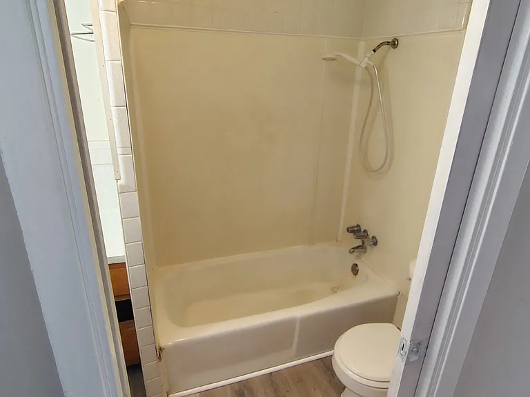 625 W Avenue D — Photo 4