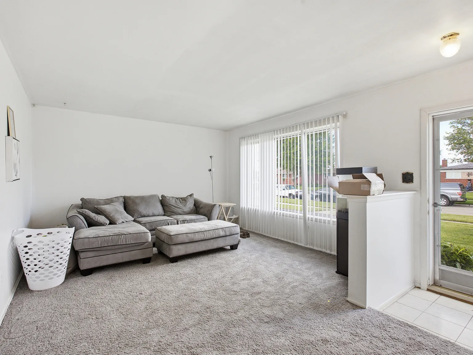 3 bed, 2347 sqft, $2,000 — Photo 2