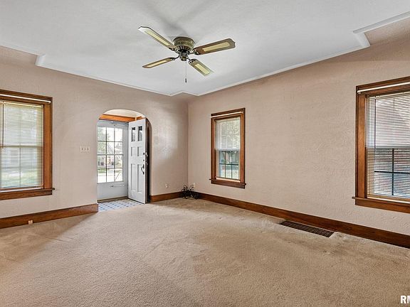 4th image of 2937 Jefferson Ave