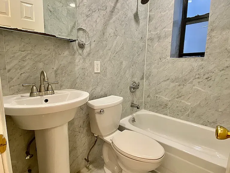 227 E 50th St #18 — Photo 6