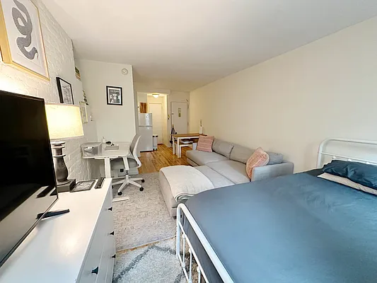 Rented by City Connections Realty | media 2