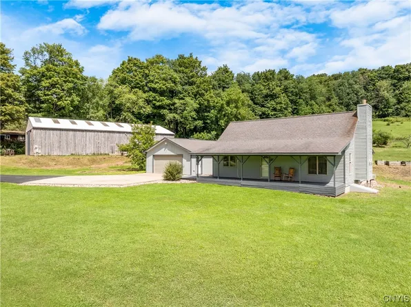 1202 Barker St, Tully, NY 13159