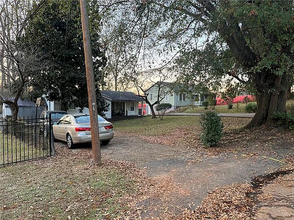 3rd image of 4088 Carver Dr #5