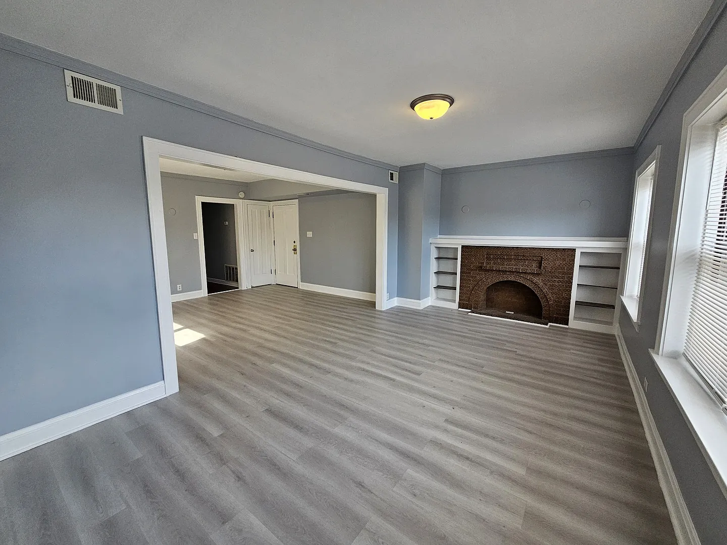 3 bed, 1300 sqft, $2,600 — Photo 2