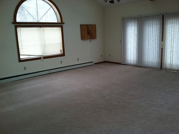 NEW FAIRFIELD RAISED RANCH