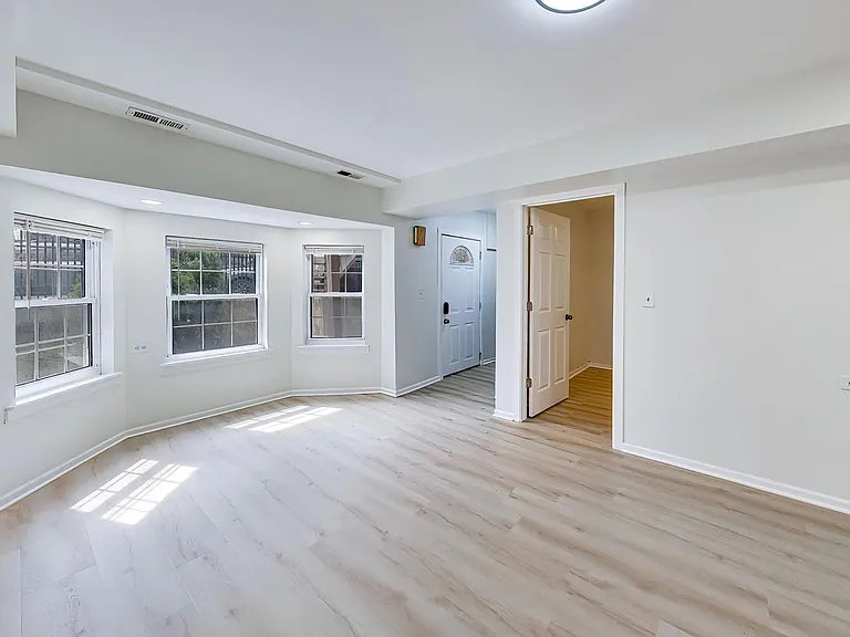 3115 N Oakley Ave #G — Photo 15