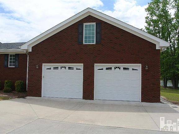 2nd image of 114 Lakeview Cir