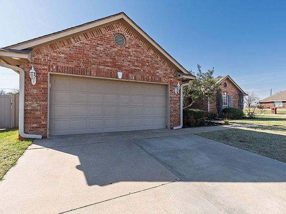 5th image of 542 Lakeside Ct