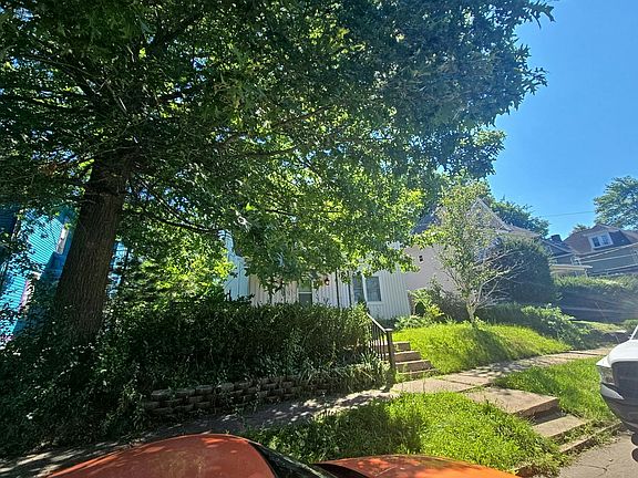 3rd image of 217 Cecelia St