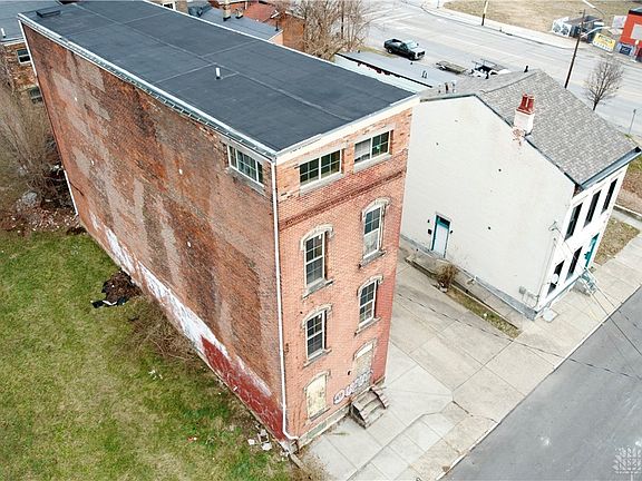 4th image of 818 Livingston St