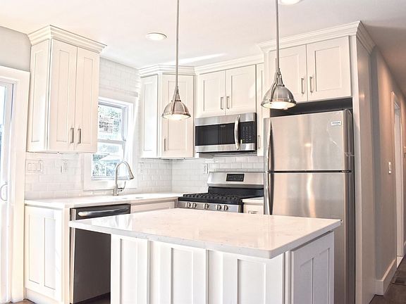 5th image of 6 Miller Cir