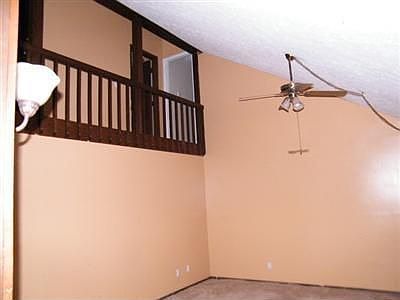 4th image of 874 Pasadena Ave