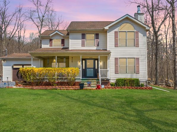 429 Snow Mass Rd, Henryville, PA 18332