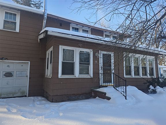 3rd image of 8 Oak Dr