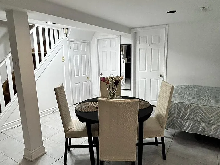 8 Runnymede Rd #LOWER — Photo 9