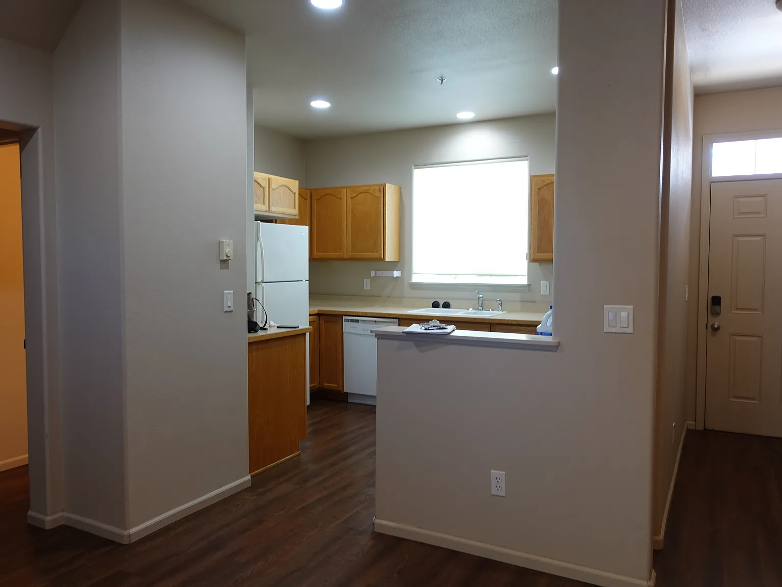 2 bed, 2.5 bath, 1233 sqft, $1,800 — Photo 3