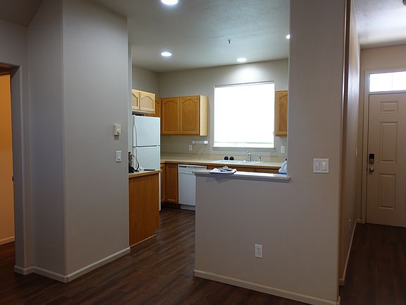 3rd image of 179 Laurel St APT 3