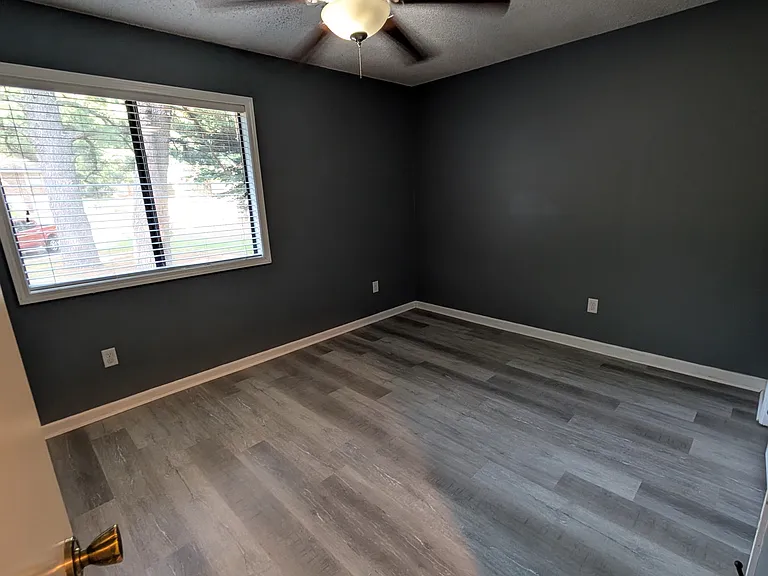1605 Teresa Cir — Photo 31