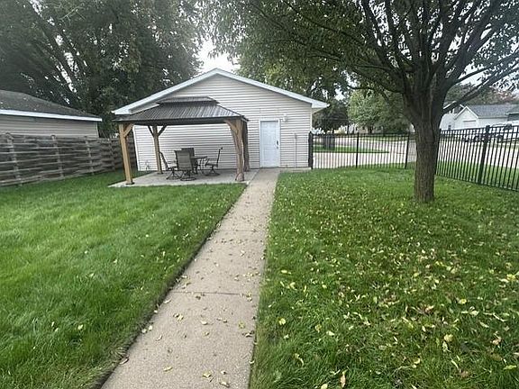2nd image of 911 3rd Ave NW