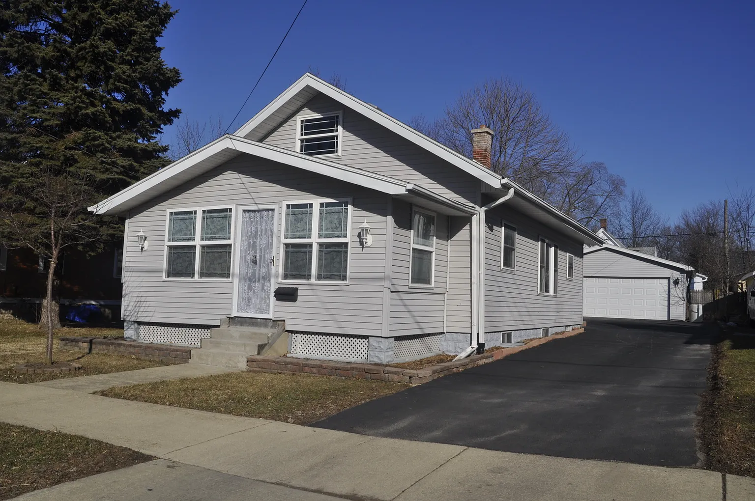 613 N View St photo 1