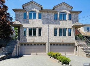 1095 Bergen Ave, Fort Lee, NJ 07024