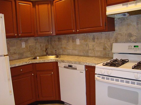 3rd image of 1156 Oakcroft Ln