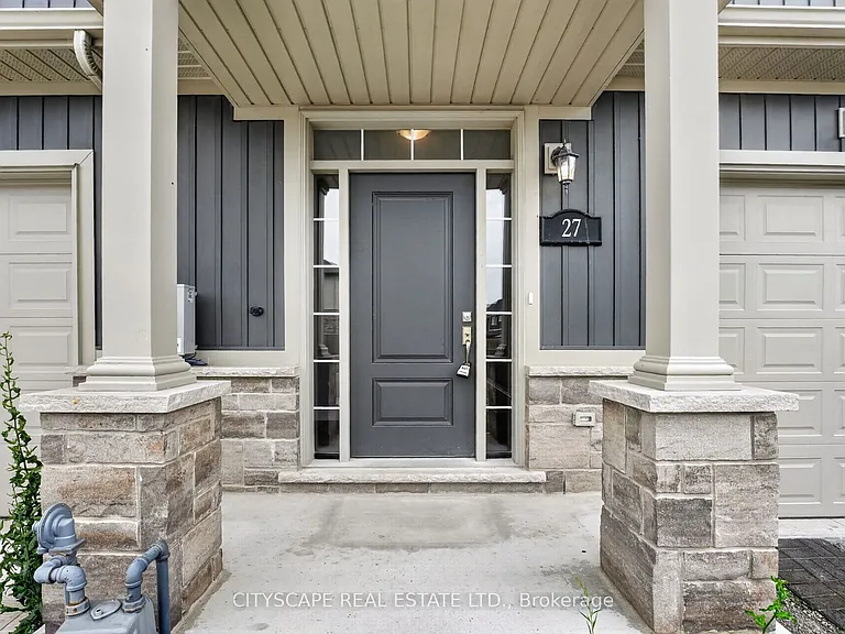 27 Lamb Cres — Photo 3