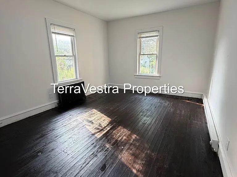 424 W Broad Street — Photo 17