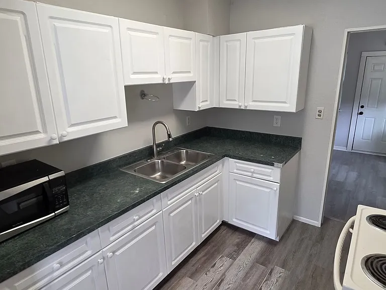 2425 Dixie Ave — Photo 13