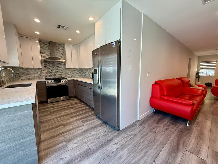 2428 N Lincoln St — Photo 8