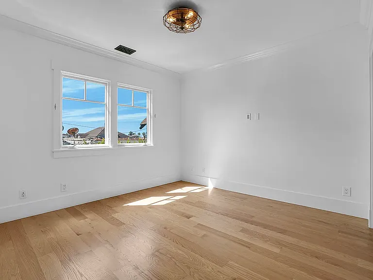 44 Sunset Ave — Photo 24