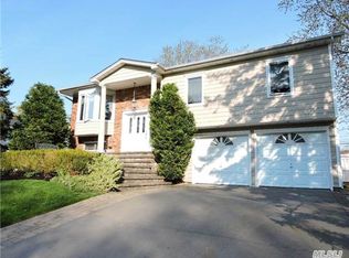 114 Fifty Acre Rd S, Smithtown, NY 11787