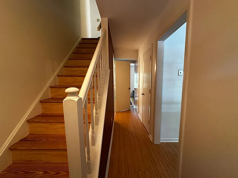113 Sherwood Ct — Photo 2