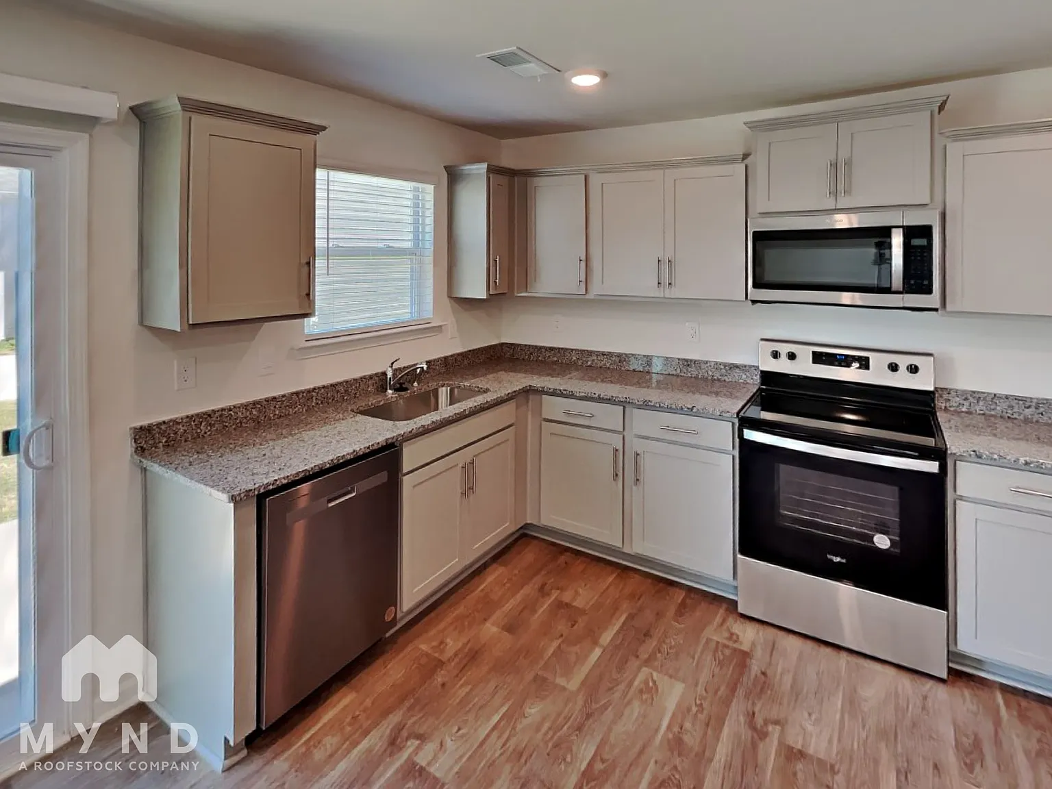 4 bed, 2.5 bath, 1613 sqft, $2,200 — Photo 2