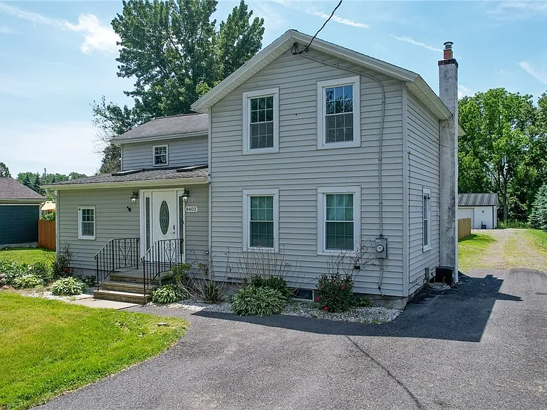 8403 Gaskin Rd — Photo 1