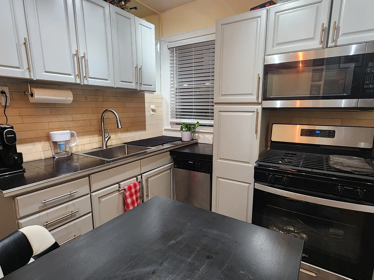 3 bed, 1500 sqft, $1,950 — Photo 4
