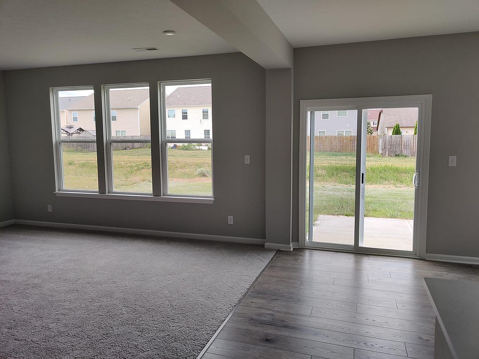 2nd image of 3218 Creekridge Ct