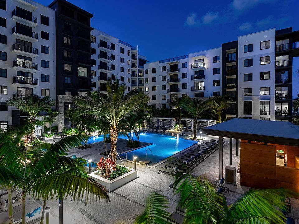 Centrico by Windsor has curated amenity spaces throughout the community to promote a lifestyle of convenience, luxury, and thoughtful moments.