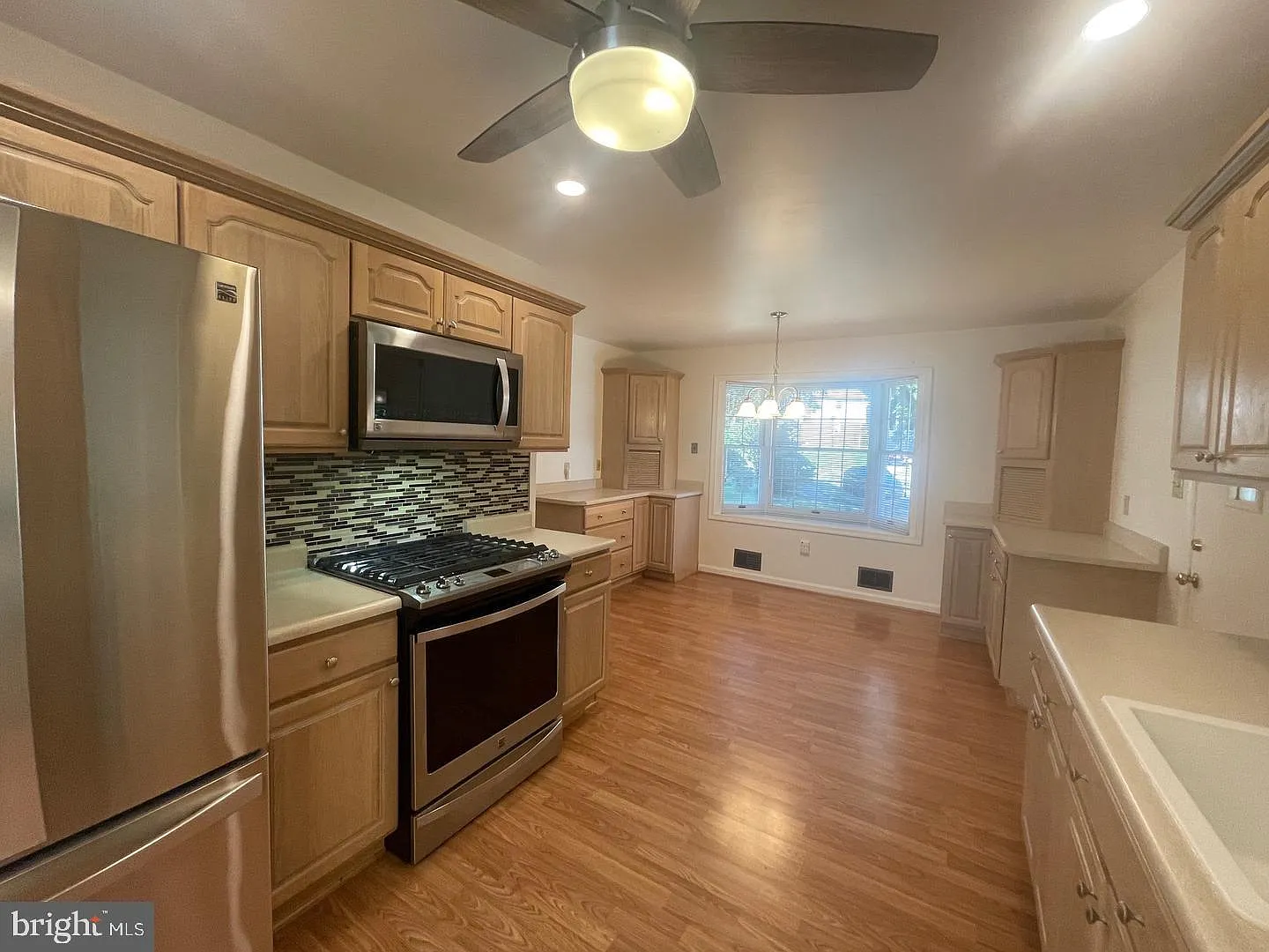 4 bed, 3.0 bath, 2103 sqft, $4,200 — Photo 4