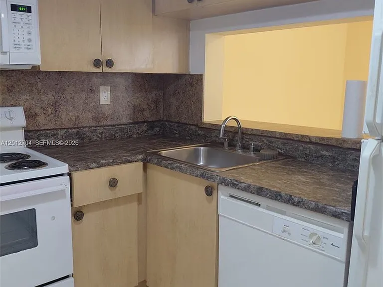 11790 SW 18th St #429-3 — Photo 3