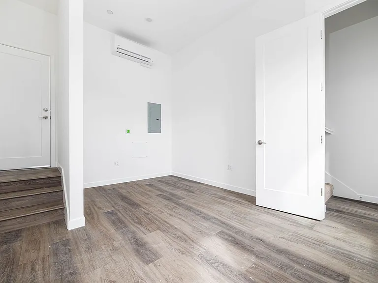 341 E 30th St E — Photo 13